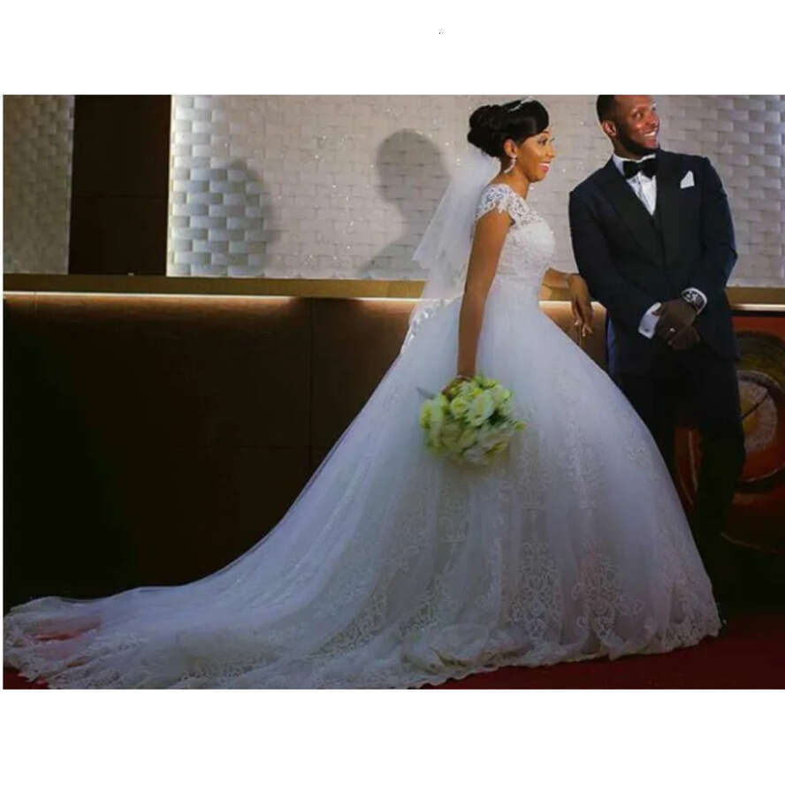 African Vintage Lace Appliques Ball Gown Short Sleeves Cheap Wedding Gowns Plus Size Bride Dresses Vestido De Novia