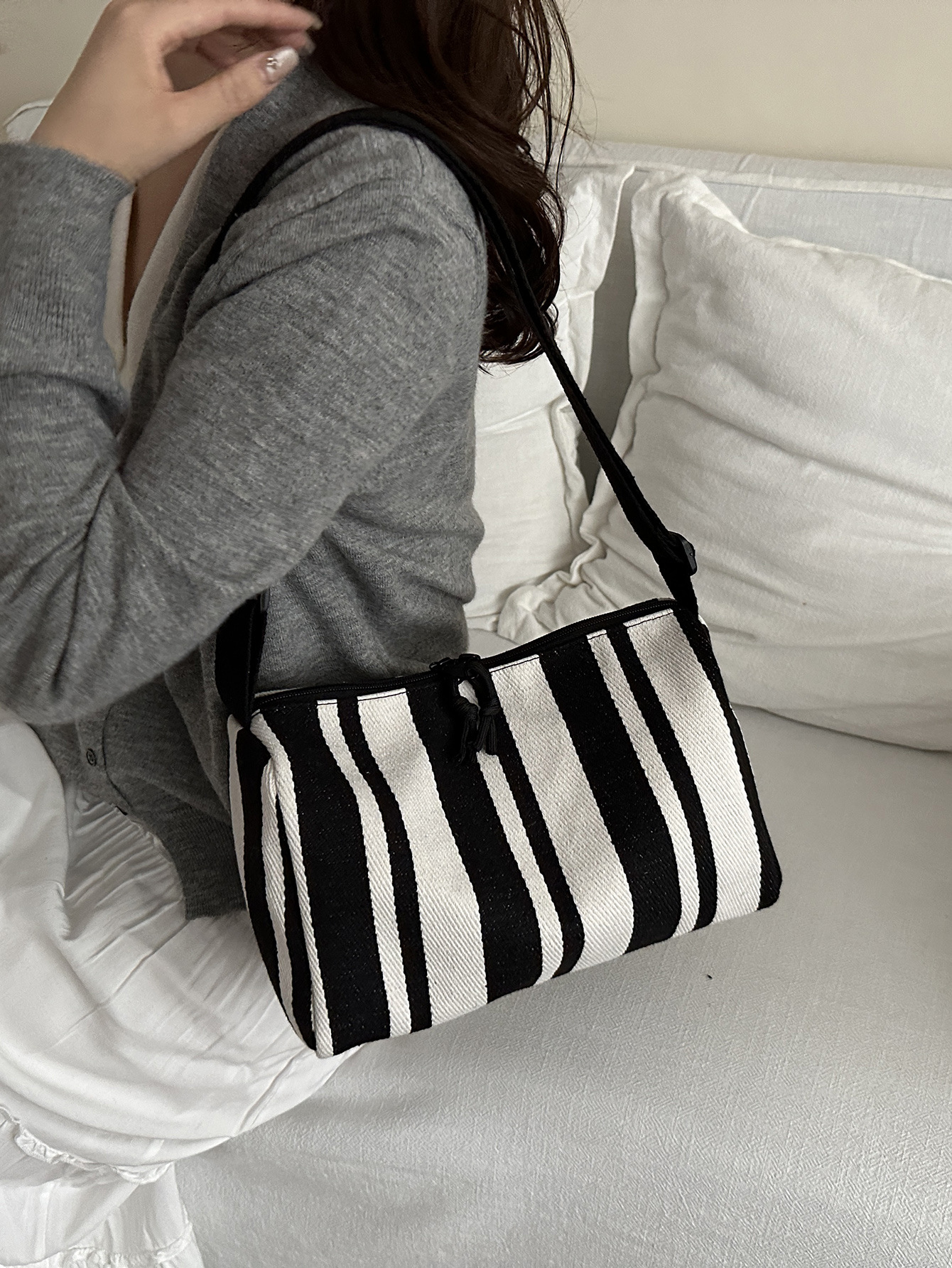 2025 Designer Autumn 3 New 2024 Large Capacity Women's Canvas Contrast Striped Single Shoulder Crossbody Bag