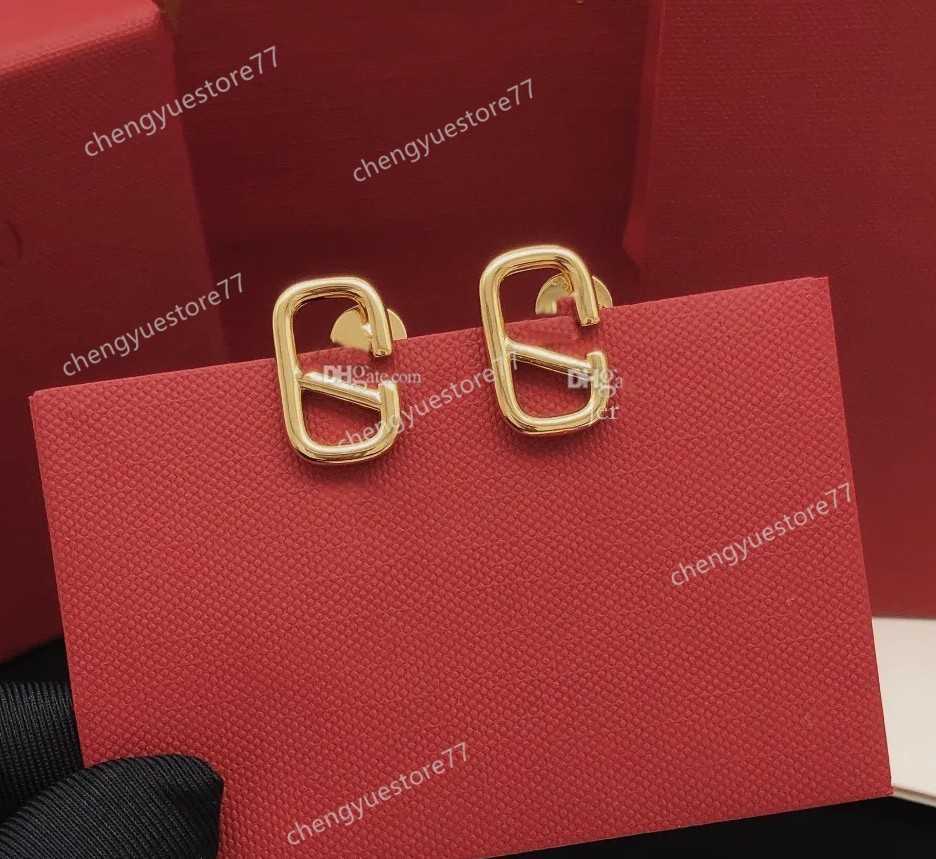 Stud Designer Earring Letter V Stud Earing Luxury Women Fashion Hoop Jewelry Metal V Earring asffvcx very good