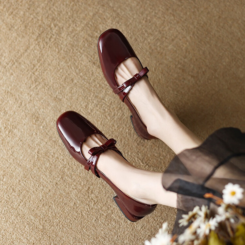 2025 S Fashion Designer Women S Casual Shoes French Retro Low Chunky Heel Bow Design Mary Jane Patent Leather Black Red Free Shipping