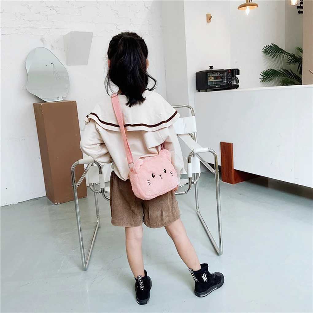 Cat Baby Girls Crossbody Bags Cute Plush Children Shoulder Bag Winter Animal Shape Small Coin Purse Black LX241104