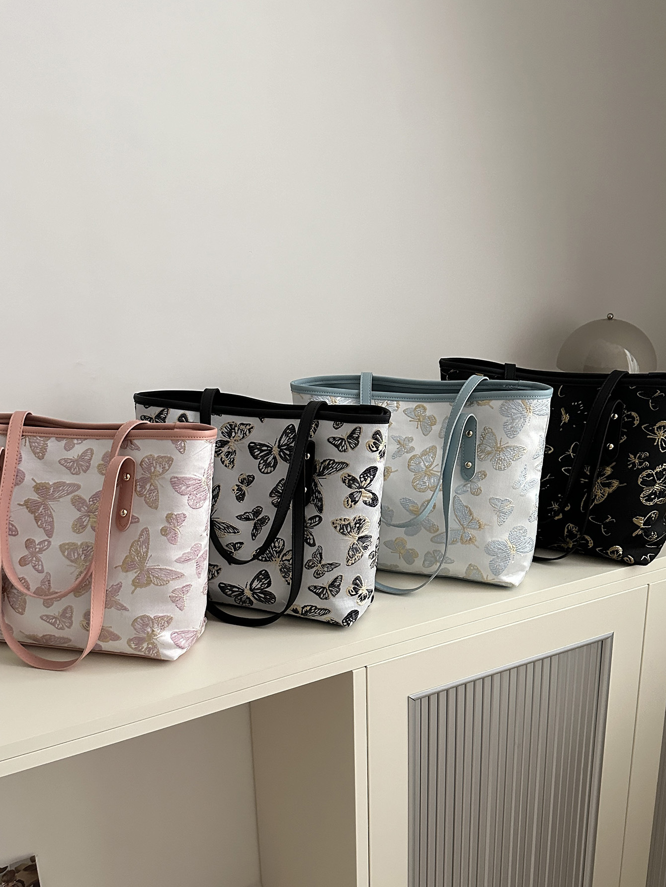 2025S Fashion Designer Summer New Large Capacity Fashion Commuter Shoulder Bag For Women