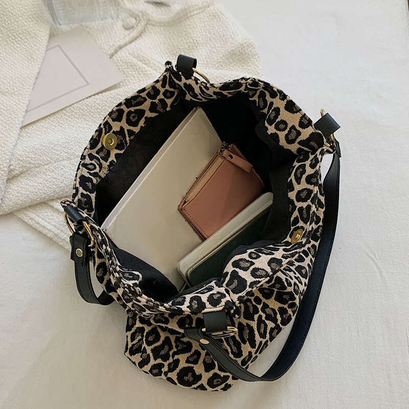 Designer Bag New Fashion Tote Bags Shopping And Travel Canvas Bags Women Popular Handbags Large Capacity Leopard Shoulder Bags purse luxury bag