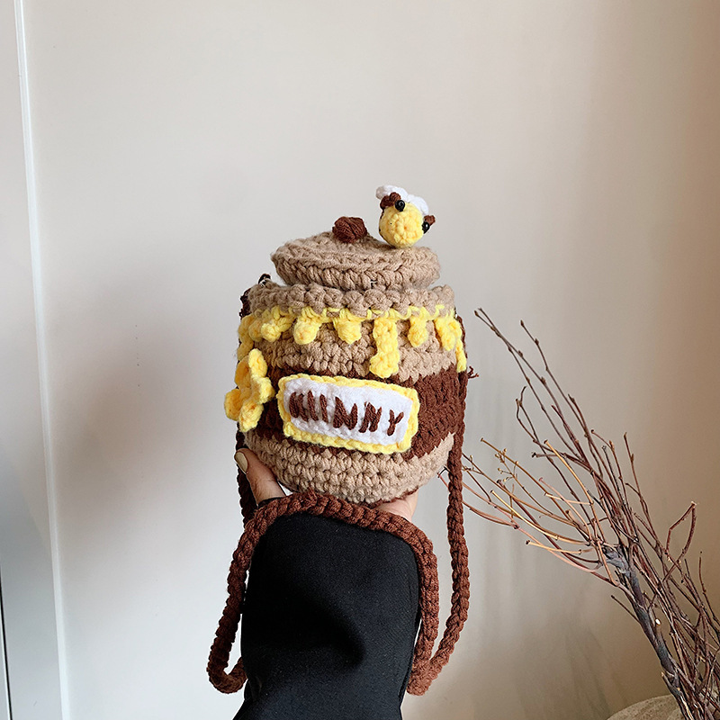 Autumn and winter new yarn handmade crochet honey jar, cute small internet famous bee women's crossbody bag, finished product #28 bb663