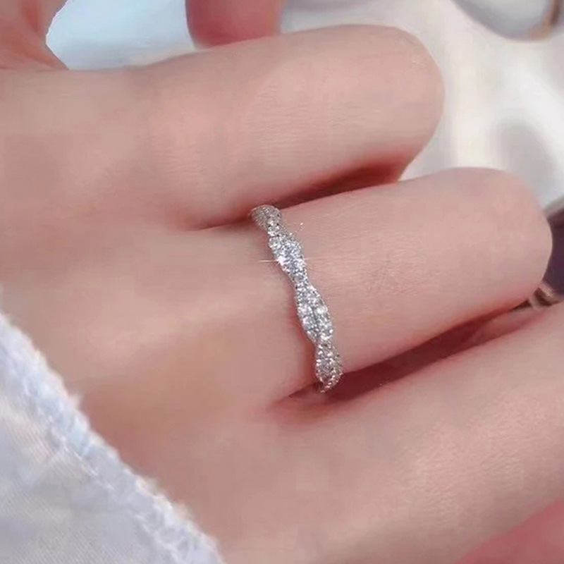 Wedding Ring 925 Sterling Silver Personality Fashion Full Diamond Twist Ring Women's Stackable Crystal Ring Platinum Diamond Ring Luxury Wedding 