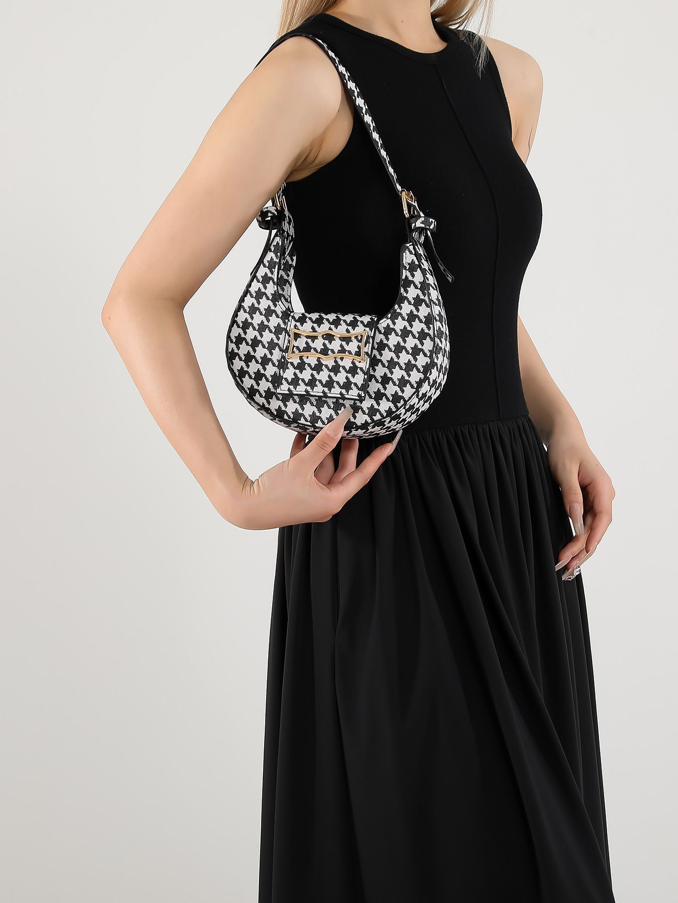 2025 Designer Summer 3 2024 New Fashion Printed Design with Lock Handbag Personalized Trendy Single Shoulder Women's Bag