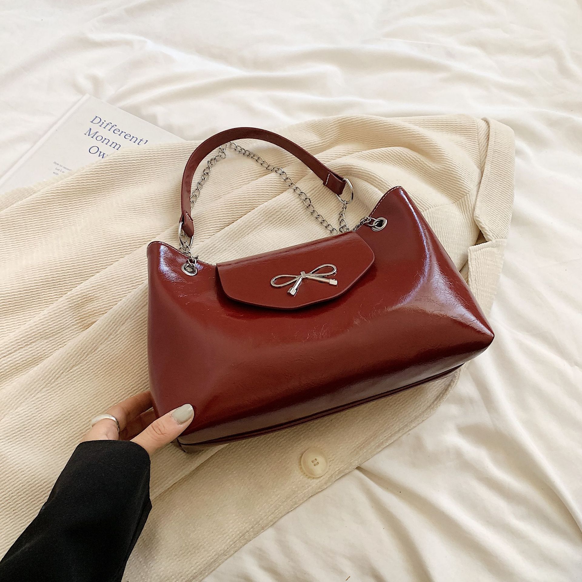25 Summer New French Large Capacity Storage Bag Fashion Designer Women Handbag High Quality Multi Functional Shoulder Bag Light Luxury Mini Butterfly 