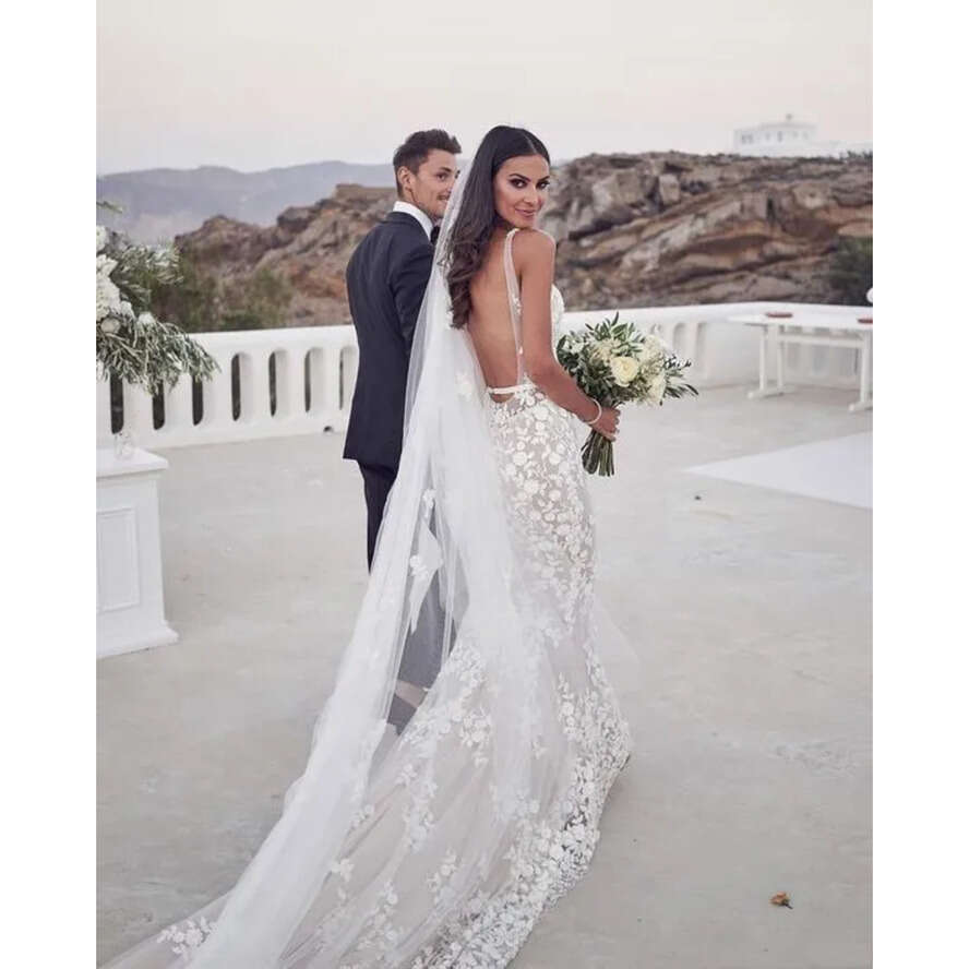 Sexy Backless Mermaid Beach Dresses V-Neck 3D Lace Applique Sweep Trumpet Garden Bridal Wedding Dress