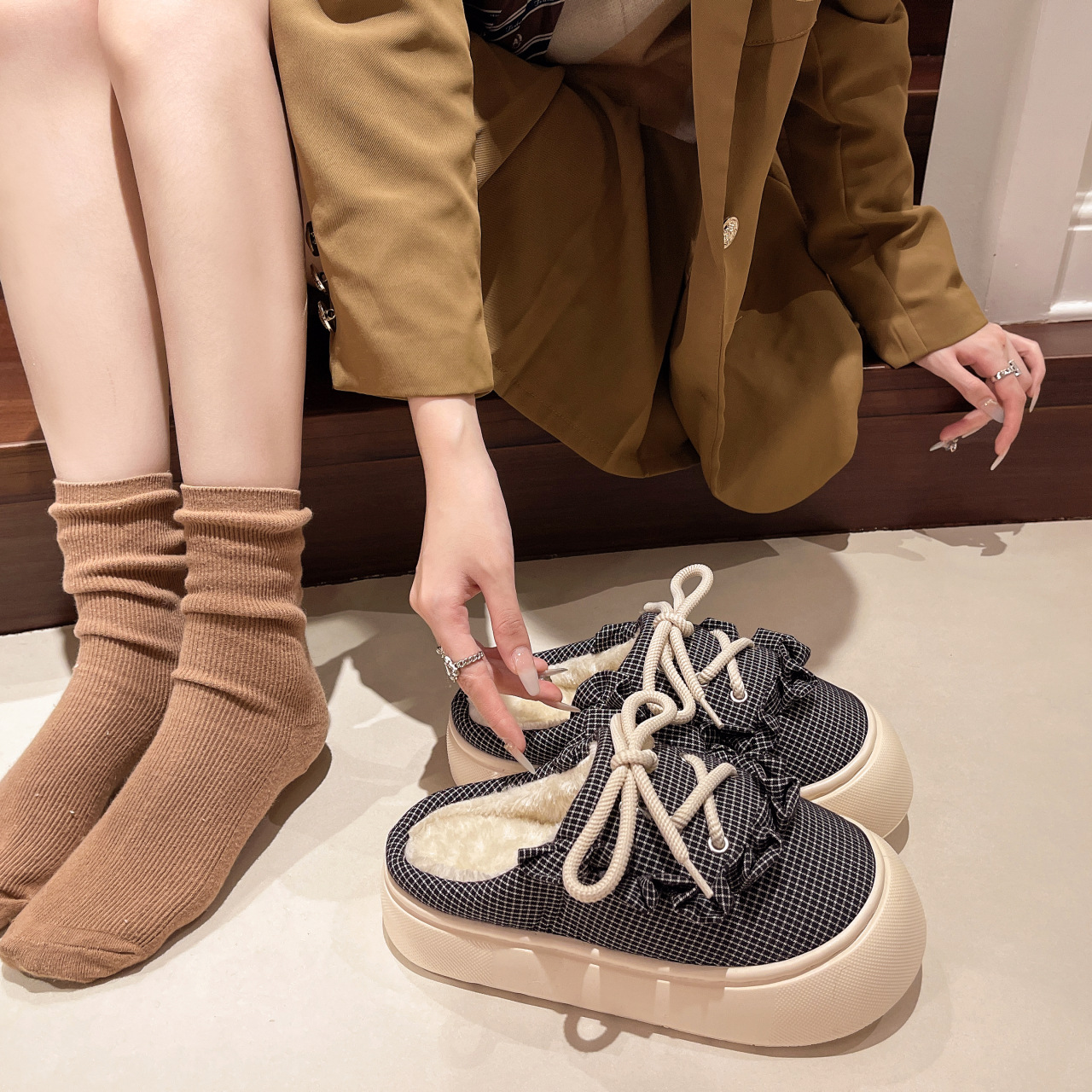 Female Lace Up Lotus Leaf Edge Toe Cotton Slippers.