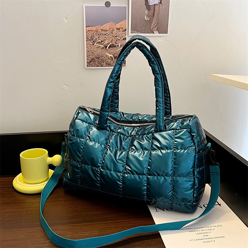 2025S Fashion Designer Autumn Winter New Embroidery Thread Crossbody Fashion Bright Face Casual Shoulder Women S Bag