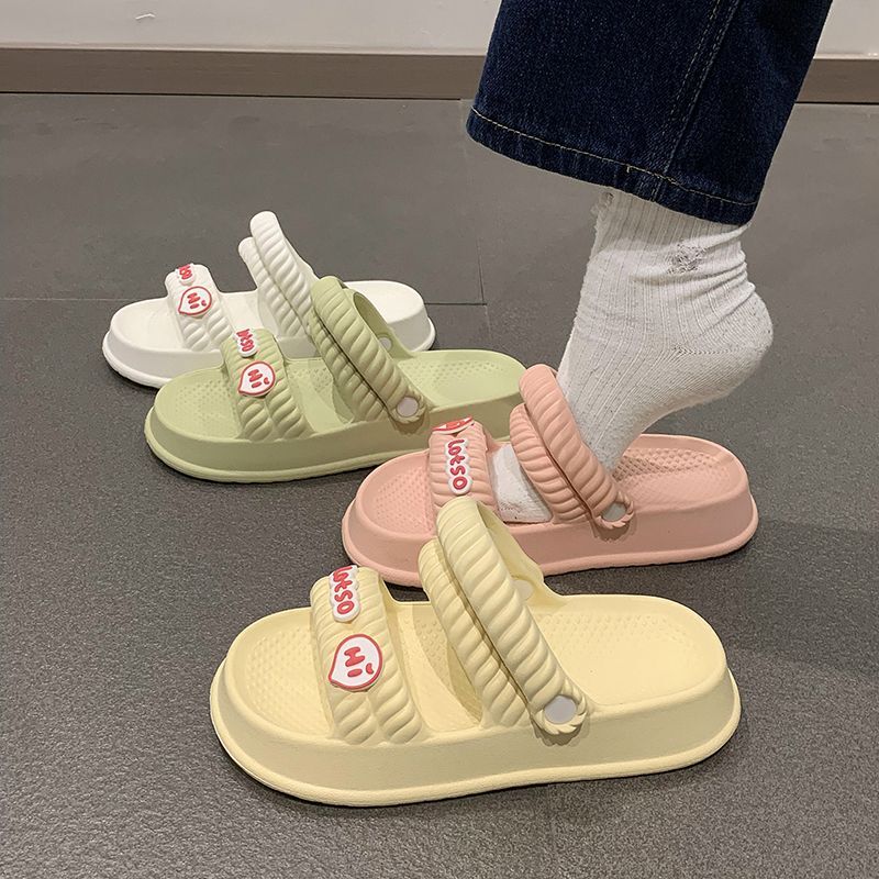 Thick soled sandals with a sense of stepping on poop, women's 2023 summer new cute letter anti slip simple one line mop, beach cool mop