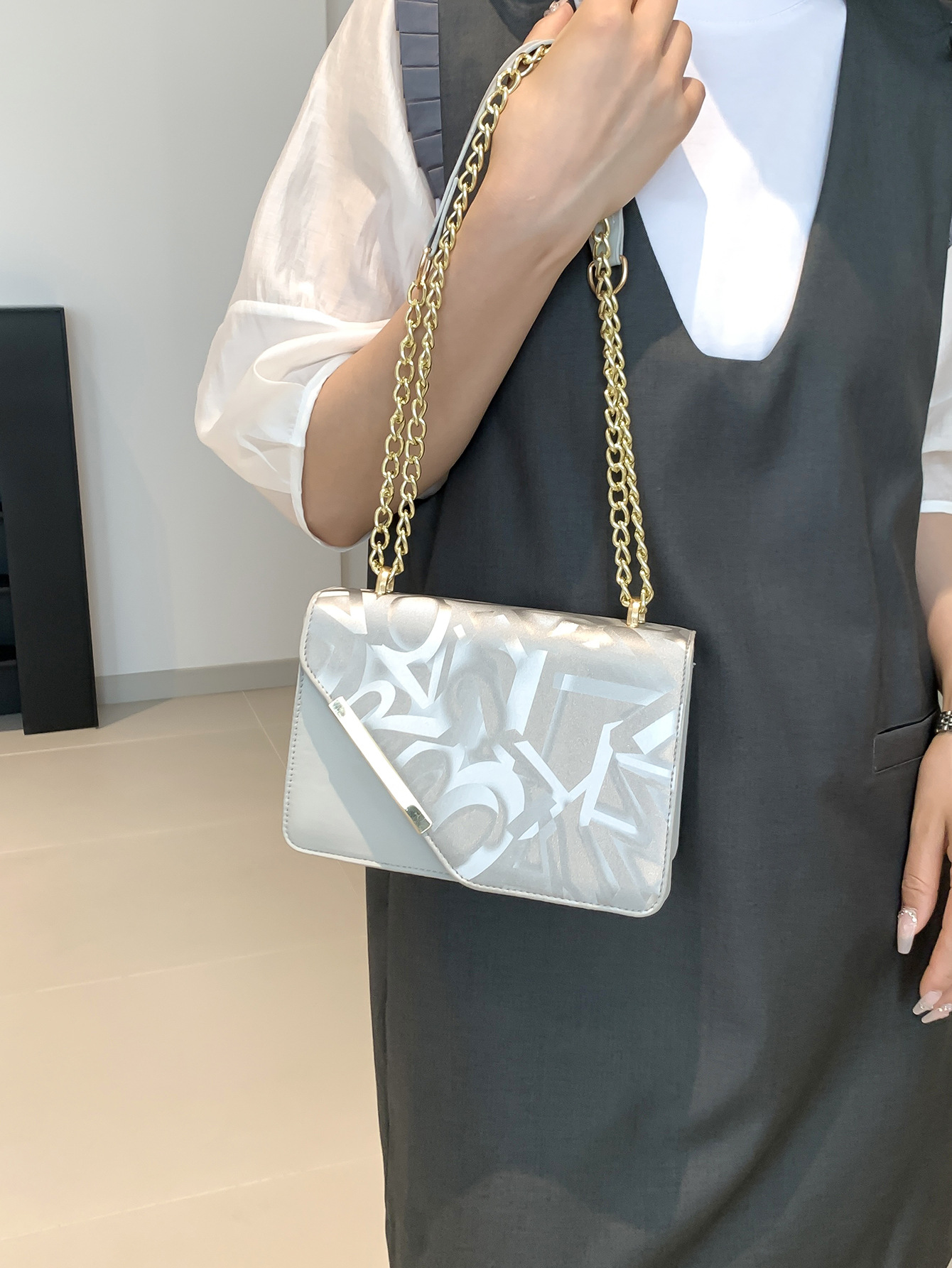 2025 Designer 2024 new 3 summer small square niche design trendy crossbody shoulder women's bag