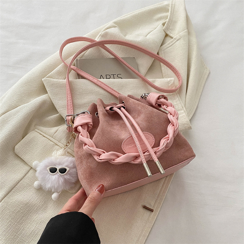 2025 Designer New Spring 3 2024 Bucket Exquisite and niche design Simple Shoulder Women's Bag