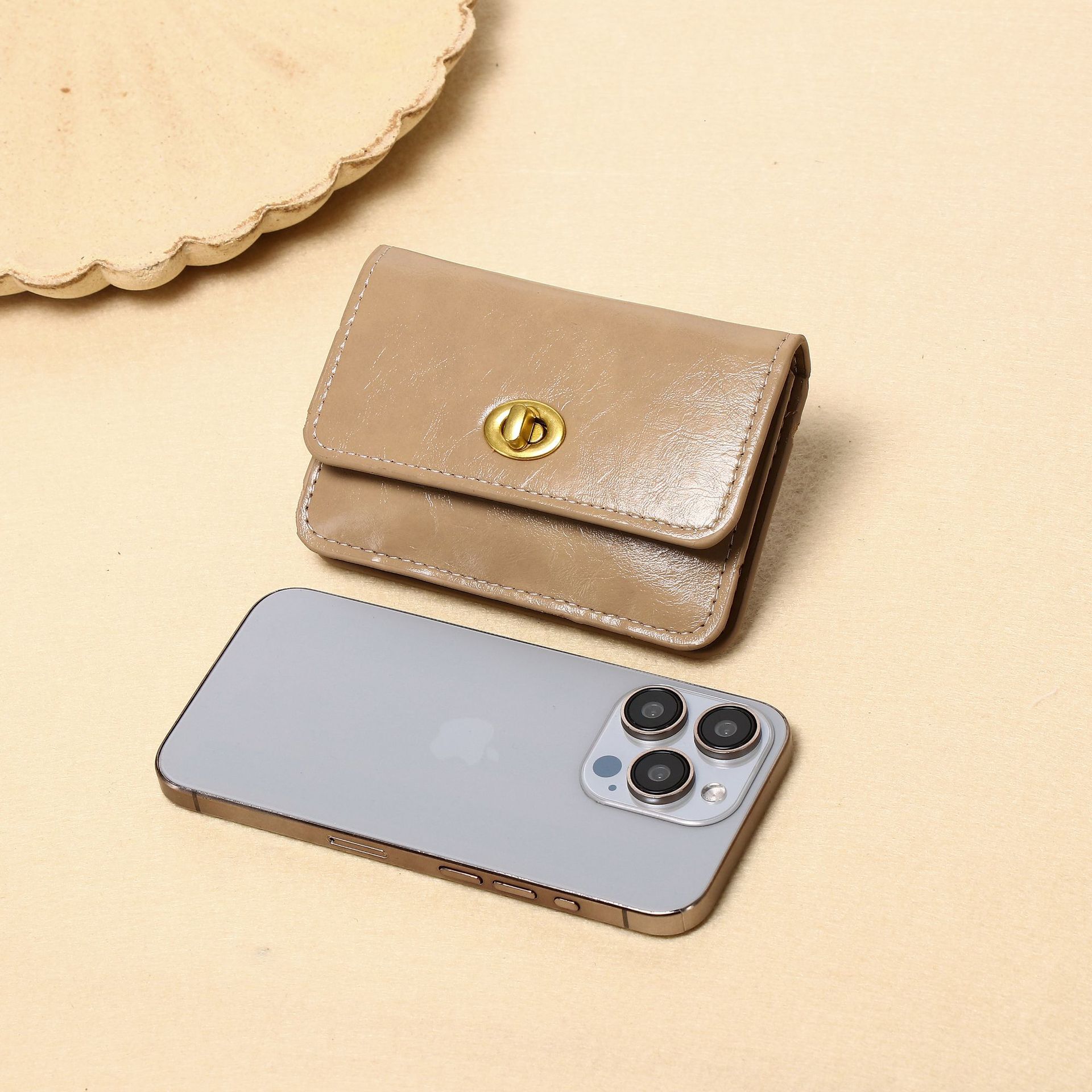 New Korean version Instagram minimalist solid color lock buckle multi-layer Women's high-end feeling wallet card bag