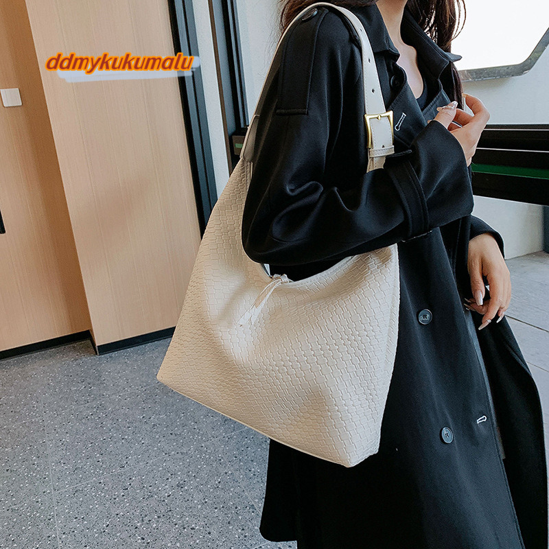 High end, large capacity commuting tote dumpling shoulder women's versatile 2024 armpit bag, niche #31 kukumalu