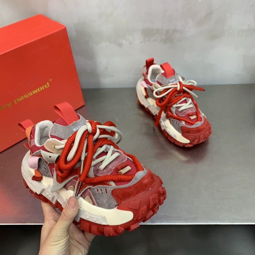 Thick soled inner height increase rebound red 2024 new sponge shoes casual sports shoes