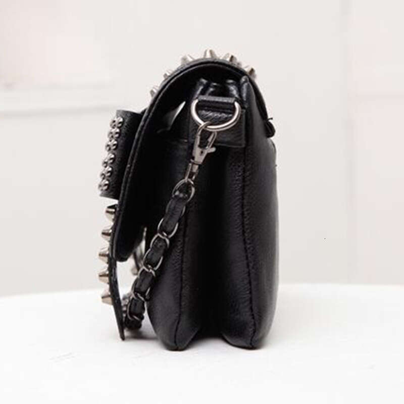Designer Bag Fashion Women Black PU Leather Messenger Bags Vintage Crossbody Bags Punk Skull Rivets Underarm Shoulder Bags Sac A Main Bolsa purse luxu
