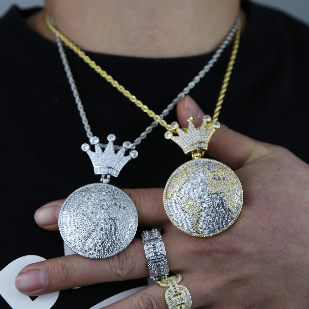 Out Men's Iced Cubic Zirconia King of the World Pendant Necklace, Gold Plated, Bg CZ Crown Globle Charm, Hip Hop Jewelry for Men, 2024 Latest Fas
