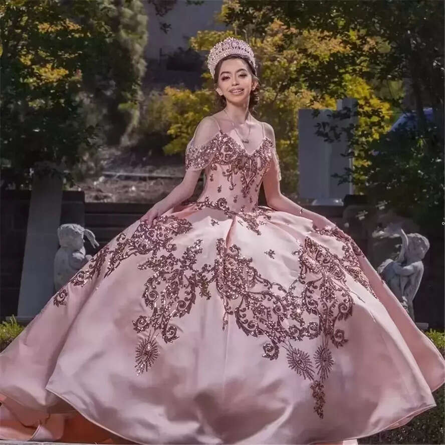 Quinceanera Dresses Blush Off Shoulder Rose Pink Sequined Lace Appliques Sequins Overskirts Detachable Train Sweet 16 Party Prom Dress Evening Gowns