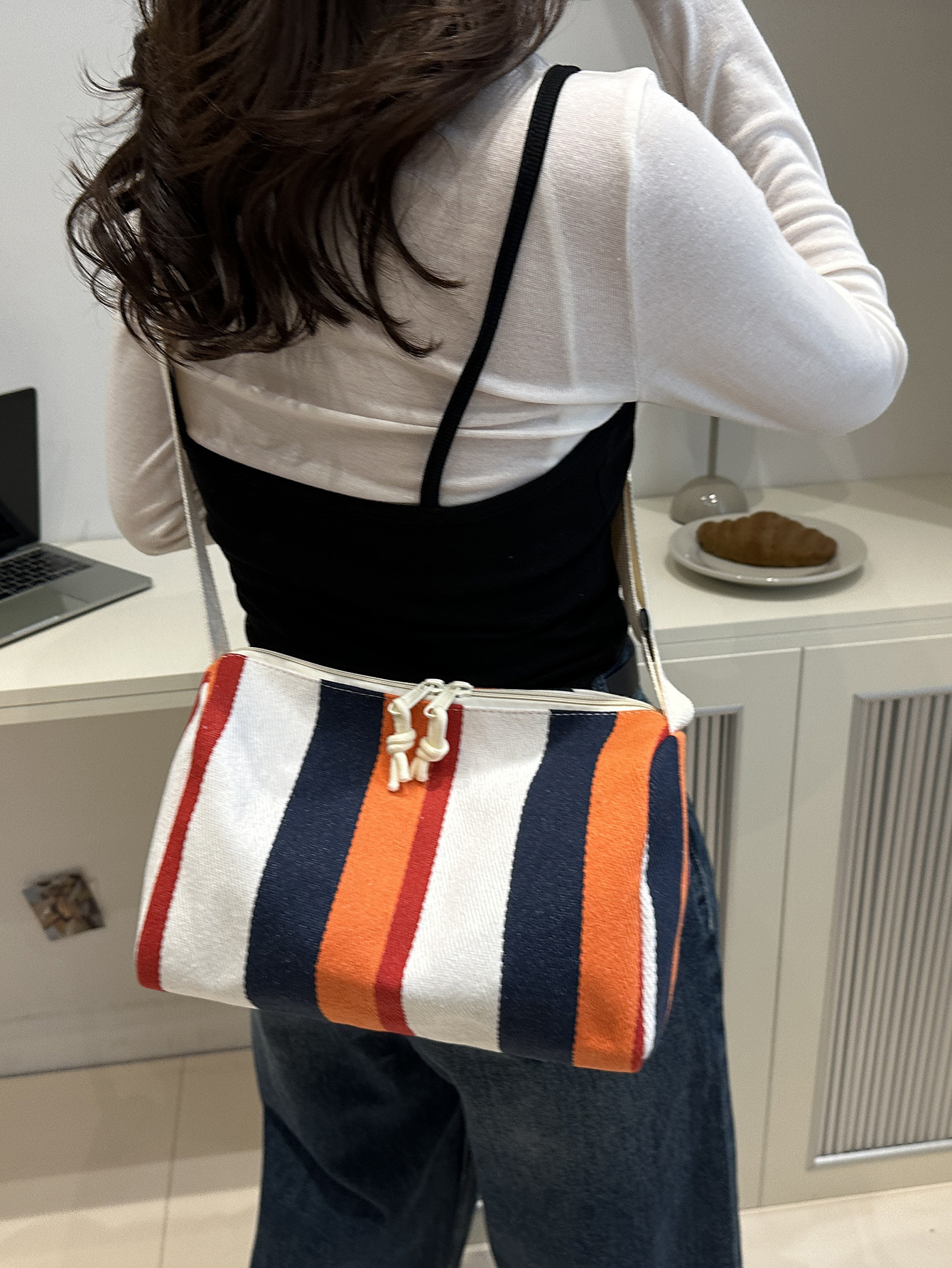 2025 Designer Autumn 3 New 2024 Large Capacity Women's Canvas Contrast Striped Single Shoulder Crossbody Bag