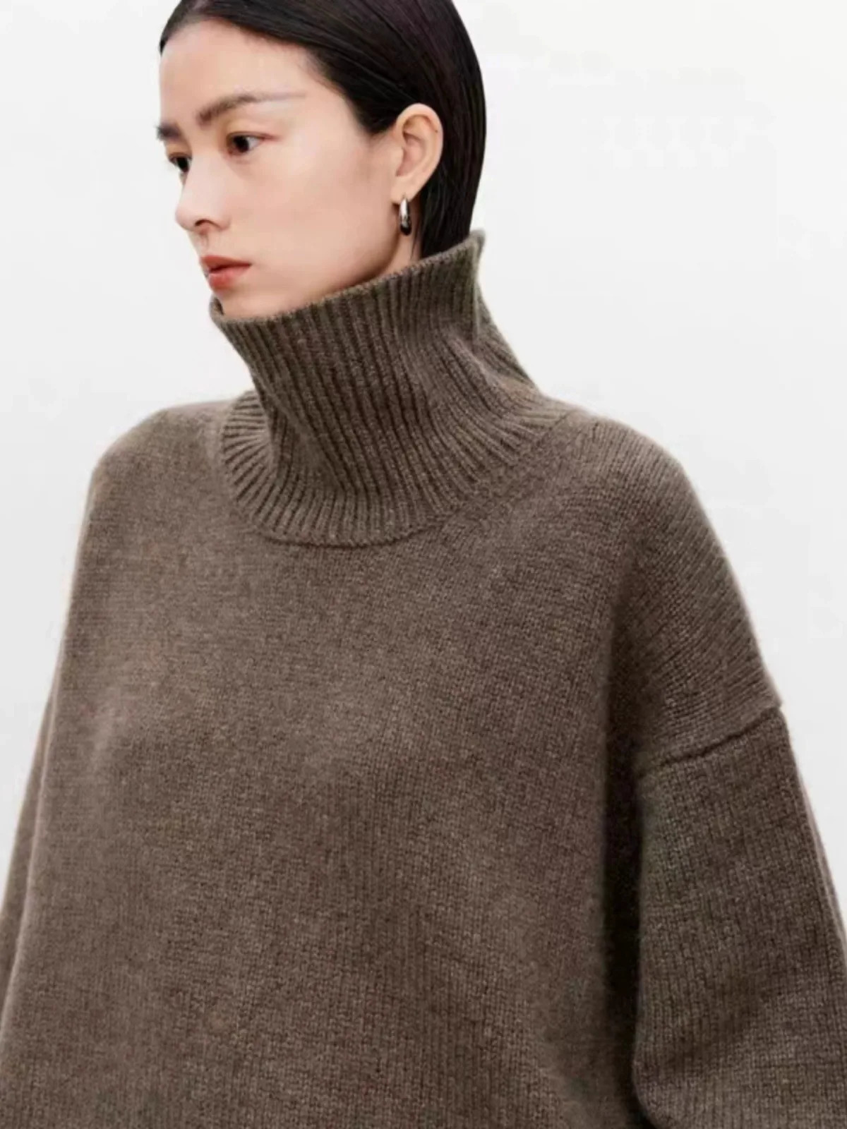 High end soft wax swallowtail braid cashmere sweater for women loose and thick wool sweater 241104