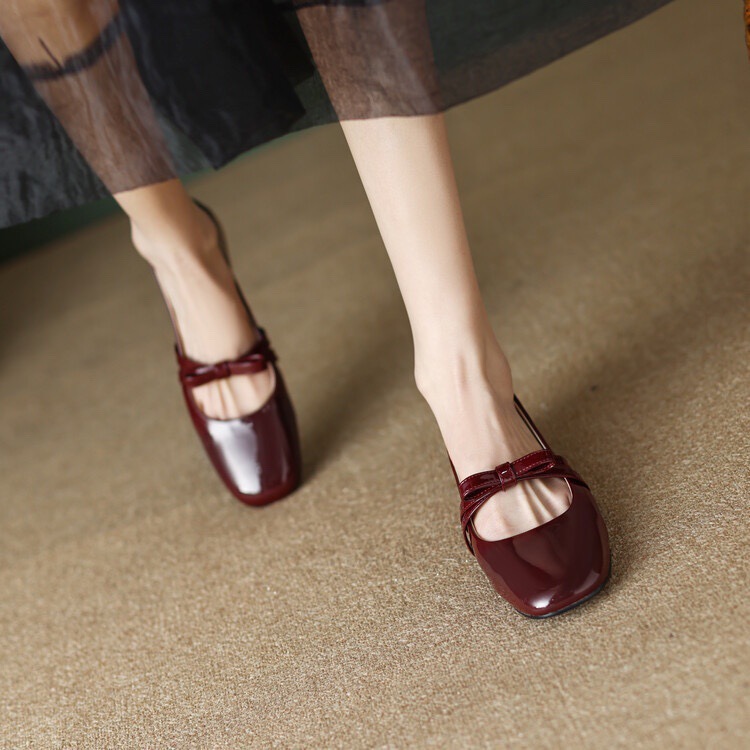 2025 S Fashion Designer Women S Casual Shoes French Retro Low Chunky Heel Bow Design Mary Jane Patent Leather Black Red Free Shipping