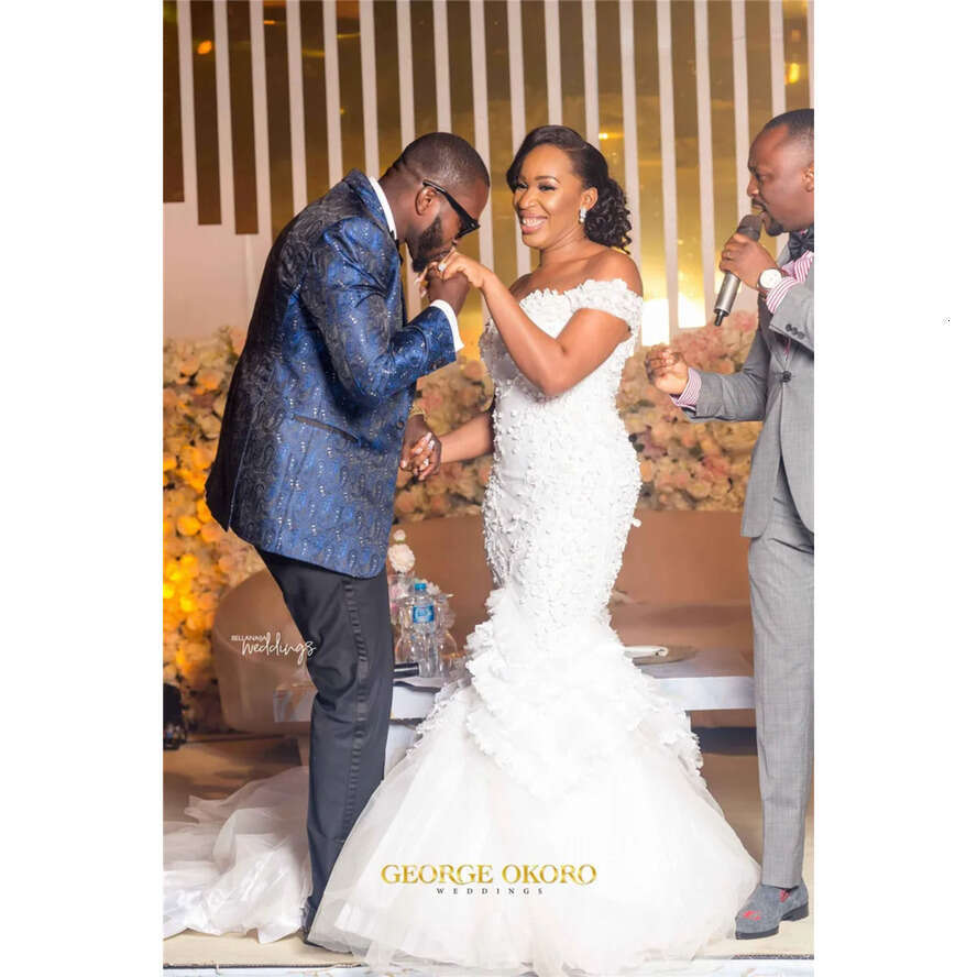 Vintage Off Shoulder Lace Appliqued Mermaid Wedding Dress African 3D Wers Plus Bridal Gow With Sweep Train
