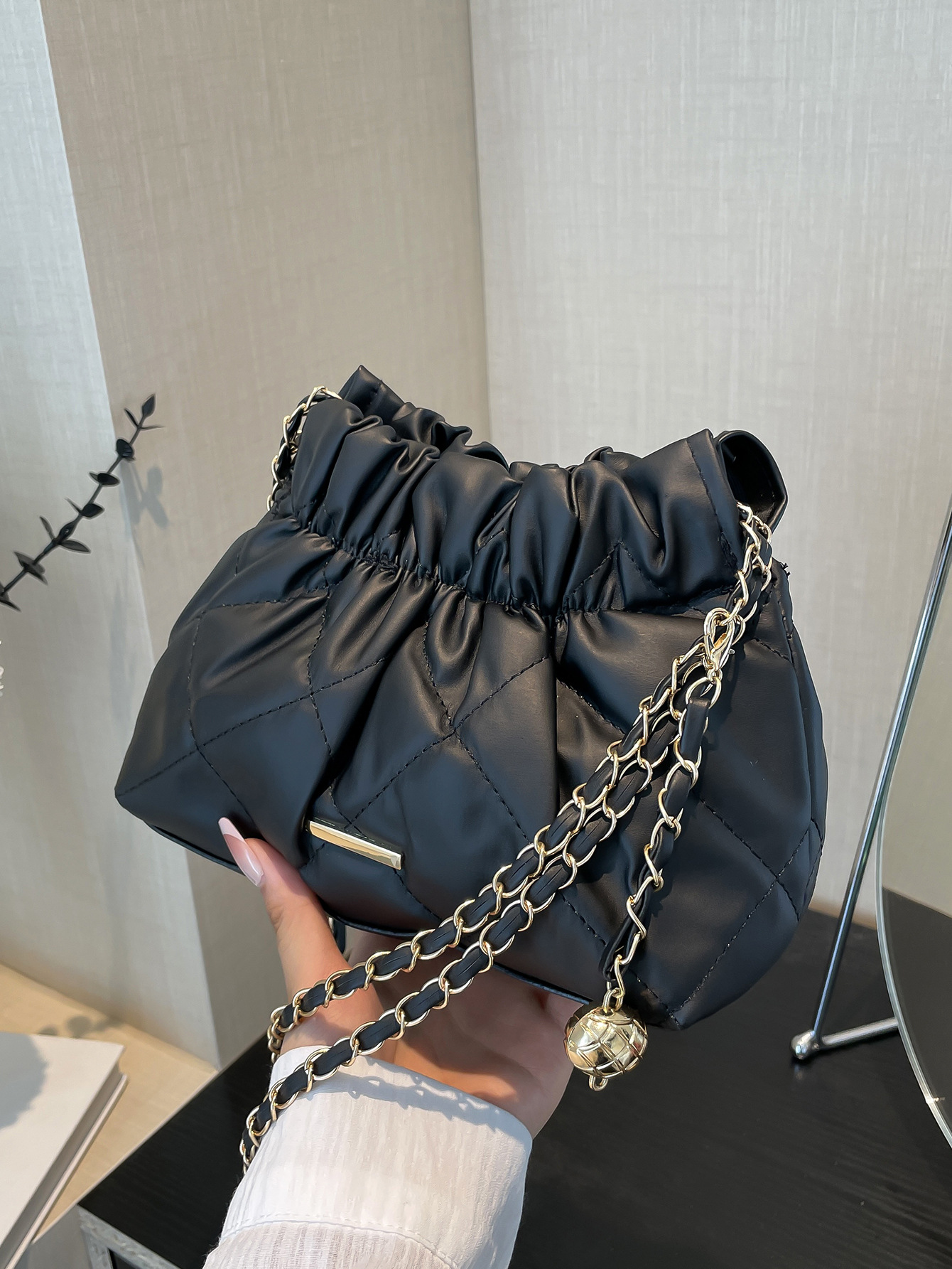 2025 Designer 2024 Bucket 3 New Fashionable Soft Leather Trendy Versatile Chain Crossbody Bag for Women