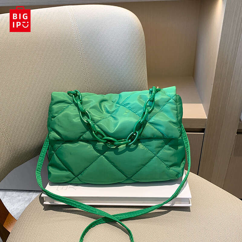 Designer Bag Yogodlns Large Capacity Crossbody Square Bags Casual Chain Women Underarm Bags Fashion Quilted All-Match Winter Simple Shopping purse lux