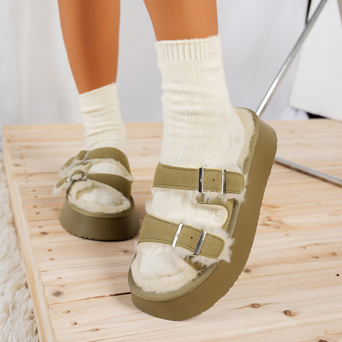 Women's Plus Size Autumn Winter Lamb Wool Fashionable Cotton Slippers.