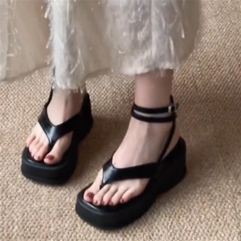 Black Western style thick soled ultra soft and durable Roman sandals 2024 new summer outerwear height increasing fairy cool shoes trendy