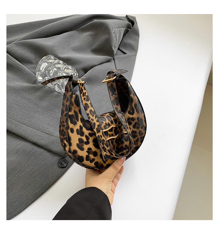 2025 Designer Summer 3 2024 New Fashion Printed Design with Lock Handbag Personalized Trendy Single Shoulder Women's Bag