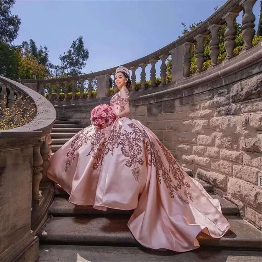 Quinceanera Dresses Blush Off Shoulder Rose Pink Sequined Lace Appliques Sequins Overskirts Detachable Train Sweet 16 Party Prom Dress Evening Gowns