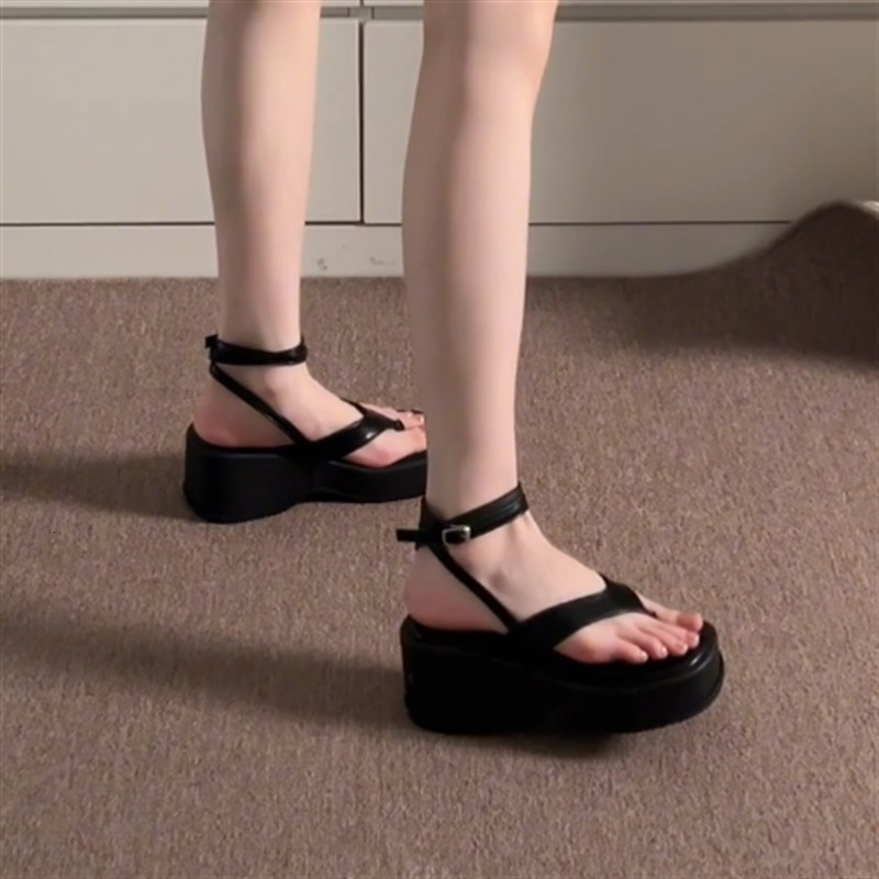 Black Western style thick soled ultra soft and durable Roman sandals 2024 new summer outerwear height increasing fairy cool shoes trendy