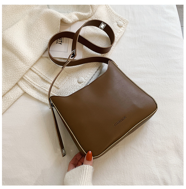 2025 Designer New Autumn 3 2024 with Extremely Simple Quality Cross Shoulder Bag for Women