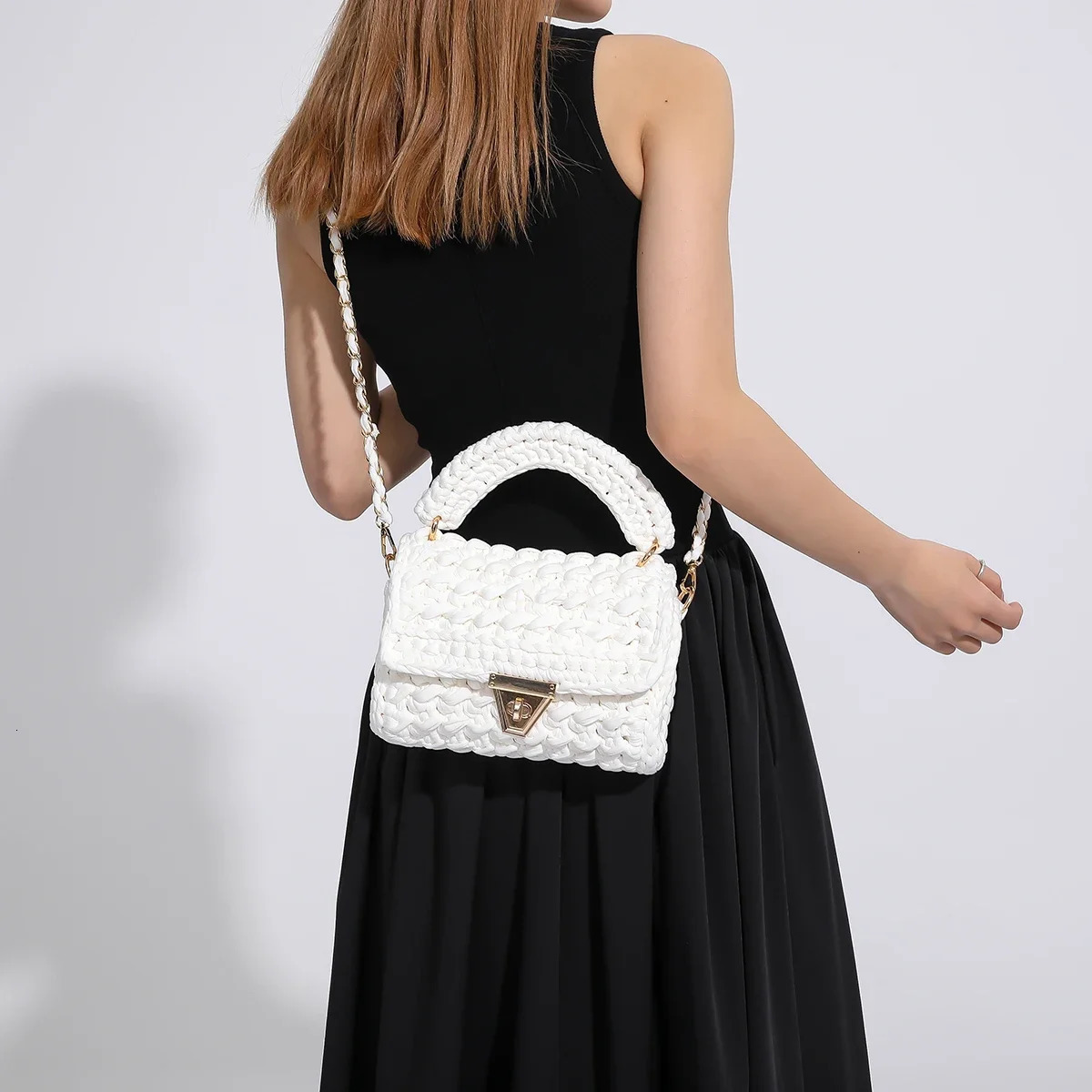 Knitting Bags for Women Handmade Woven Handbags with Chain Ladies Fashion Solid Color Square Crochet Bag 240320