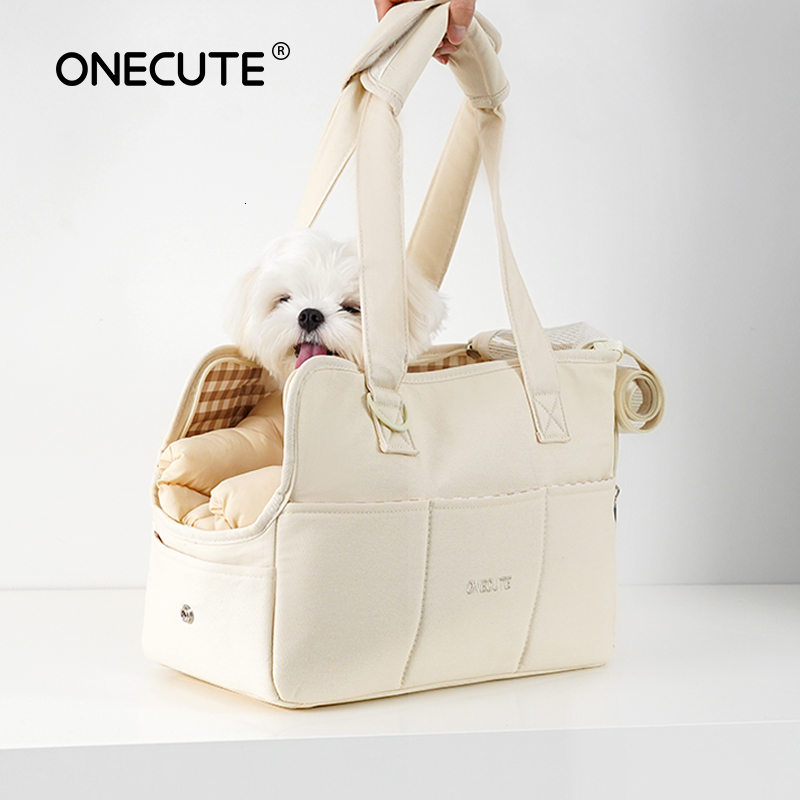 Portable breathable designer shoulder bag for small dogs when going out, suitable for carrying pet cats, children, and dogs