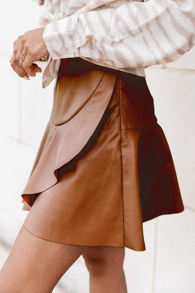 Women Vintage Pleated Skirts Hip-hugging Skirt High Waist Ruffled Irregular Leather Skirt Fashion Sexy Girls Pu Short Skirt 241023