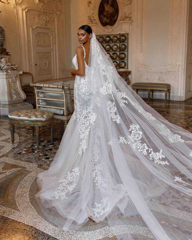 Customized Mermaid Wedding Dress With Veil Appliques Lace Sweetheart Neck Bride Gowns Ruffles Tulle Sweep Train Bridal Dresses
