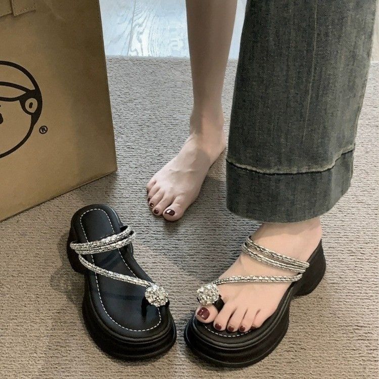 Clip toed slippers for women summer wear 2024 new versatile thick bottom rhie fairy with skirt set toe sandals