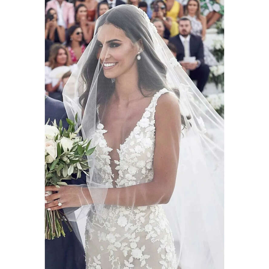 Sexy Backless Mermaid Beach Dresses V-Neck 3D Lace Applique Sweep Trumpet Garden Bridal Wedding Dress