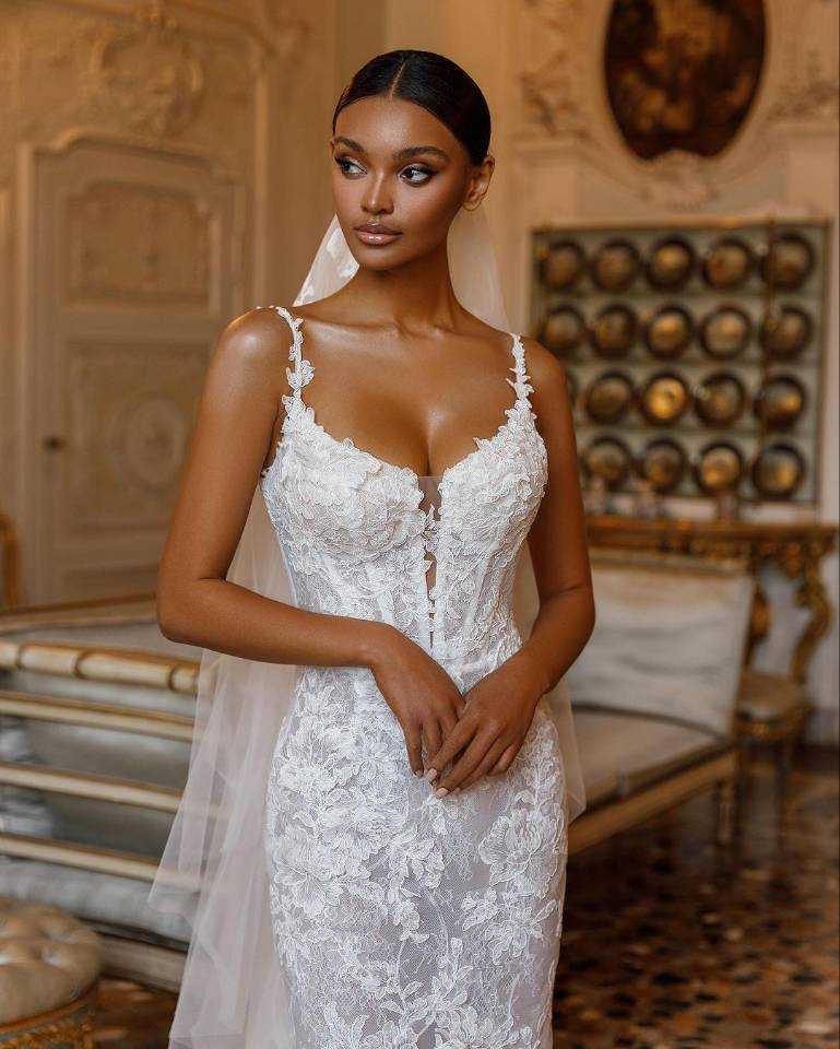 Customized Mermaid Wedding Dress With Veil Appliques Lace Sweetheart Neck Bride Gowns Ruffles Tulle Sweep Train Bridal Dresses