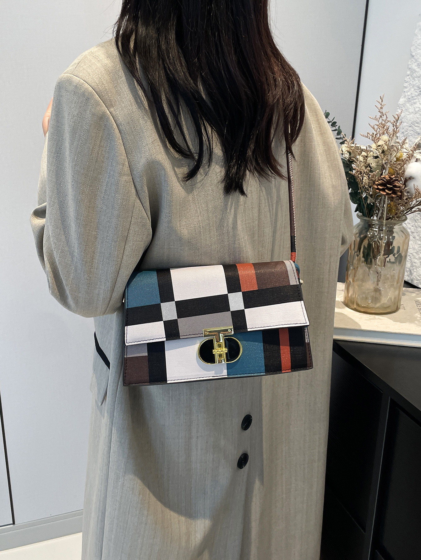 2025 Designer autumn 3 new 2024 women's square grid fashion temperament versatile crossbody shoulder bag for women