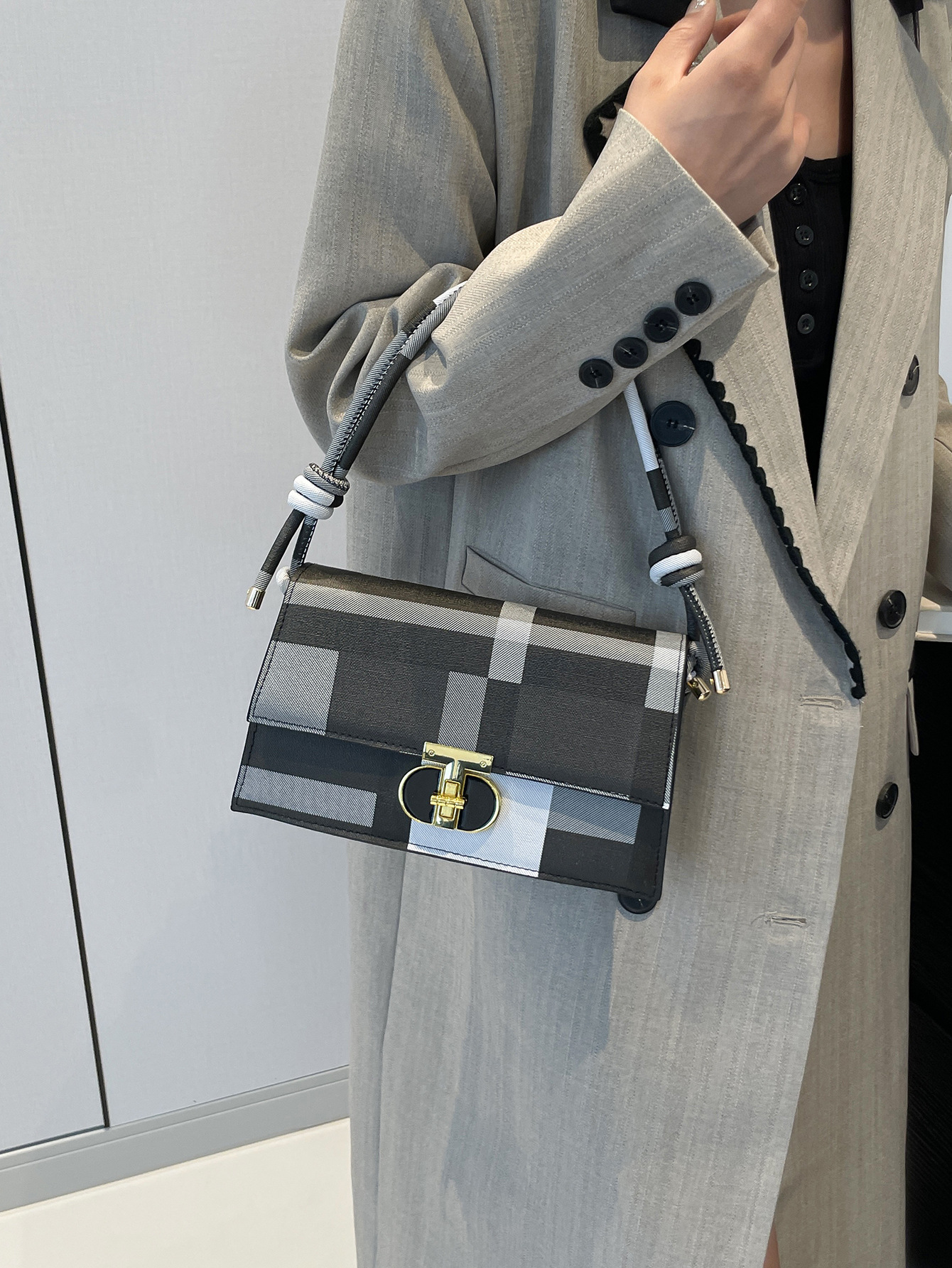 2025 Designer autumn 3 new 2024 women's square grid fashion temperament versatile crossbody shoulder bag for women