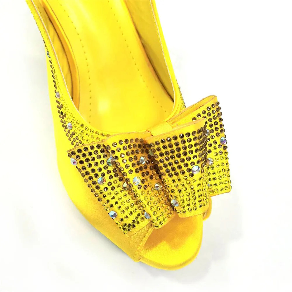 High Quality Yellow Color Fish Beaked Toe Cap Thin Heels Ladies Shoes Matching Bag Set For Women Wedding Party Pump 240321