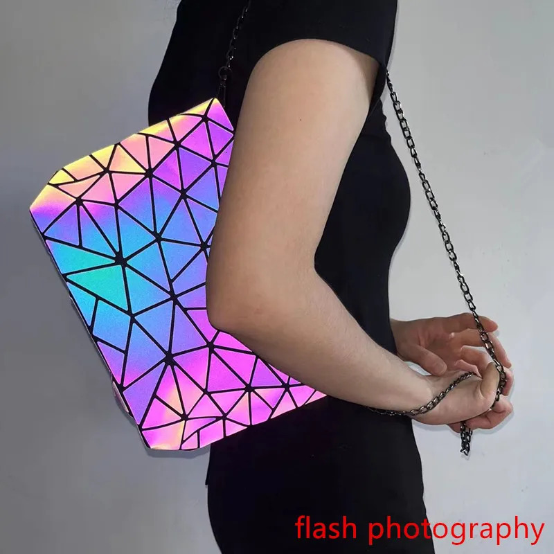 Fashion Reflective Chain Crossbody Bags For Women Folding Geometric Holographic Purses Luminous Sg Shoulder Bag