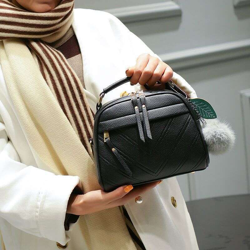Designer Bag PU Leather Small Handbag For Women Fashion Tassel Messenger Bags With Ball Female Shoulder Bags Ladies Party Crossby Bag purse luxury bag