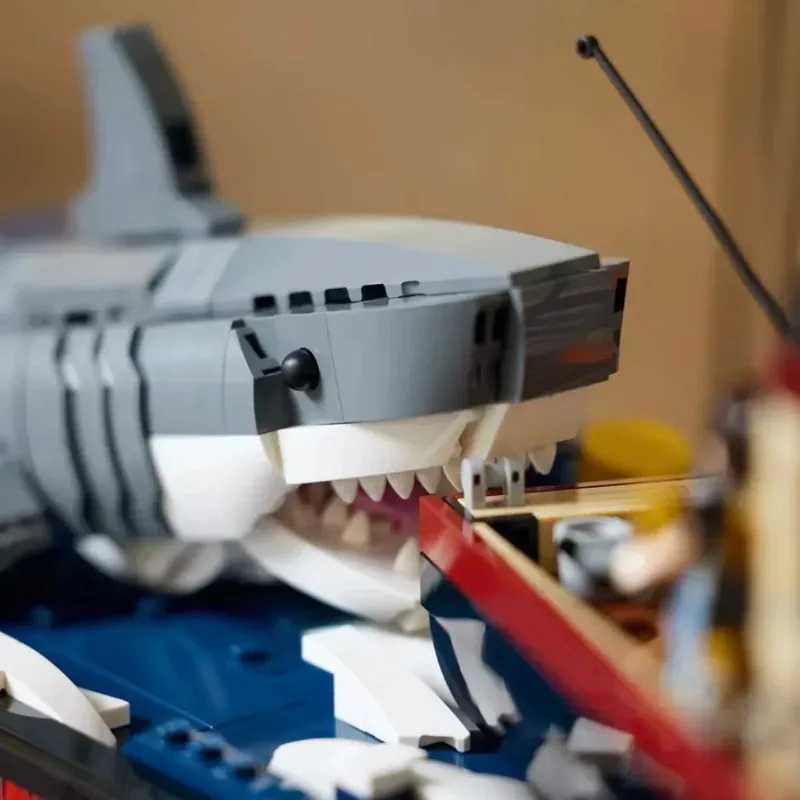 Model Building Kits IN stock 21350 J Diorama White Shark Model Building Blocks Set Pirate Ship Sea Fisher Fishing Boat Vessel Toys for Kid GiftJ241104