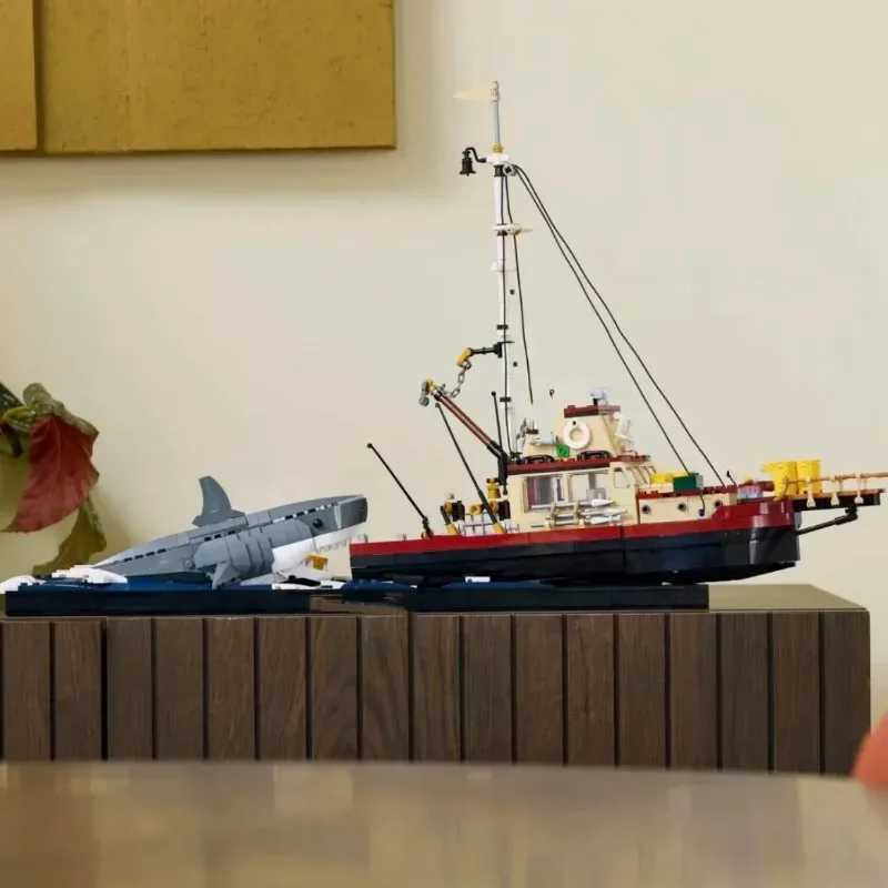 Model Building Kits IN stock 21350 J Diorama White Shark Model Building Blocks Set Pirate Ship Sea Fisher Fishing Boat Vessel Toys for Kid GiftJ241104