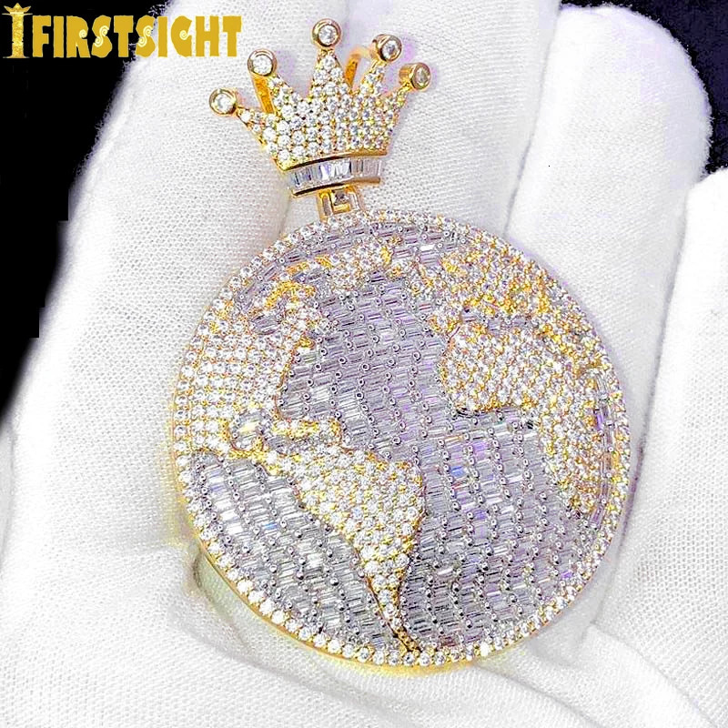 Out Men's Iced Cubic Zirconia King of the World Pendant Necklace, Gold Plated, Bg CZ Crown Globle Charm, Hip Hop Jewelry for Men, 2024 Latest Fas